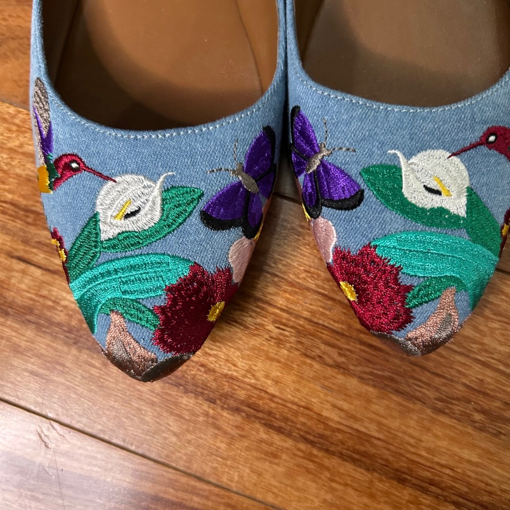Nine West Suziella Blue Denim Embroidered Hummingbird‎ Floral Pointed Flats 8M - Picture 9 of 9